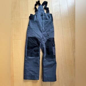 Obermeyer Black and Gray Youth Size 8 Bib ski/ snowboarding snow pants.